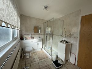 JACK AND JILL SHOWER ROOM- click for photo gallery